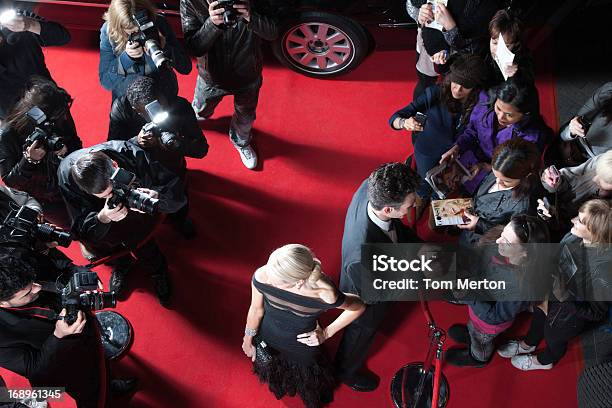 Photo libre de droit de Célébrités Travaillant Sur Le Tapis Rouge banque d'images et plus d'images libres de droit de Célébrité - Célébrité, Être célèbre, Tapis rouge