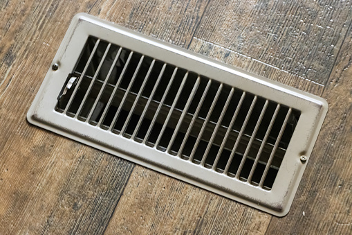 Air conditioning vent in floor of mobile home