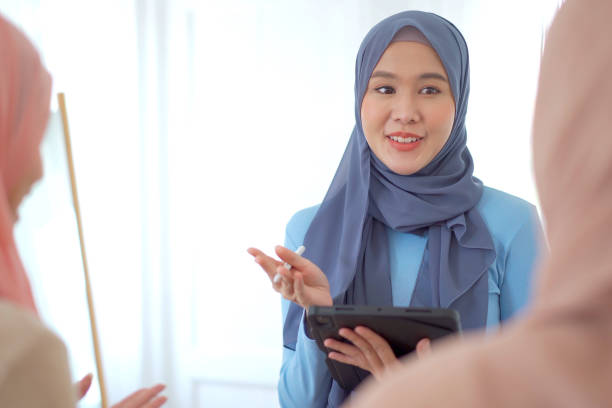 istock Muslim businesswomen discussing. 1689881657