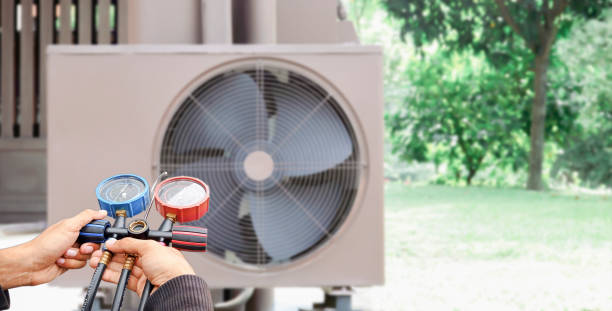 istock Air conditioner repairman using electricity meter to check air conditioner operation, maintenance concept 1689939872