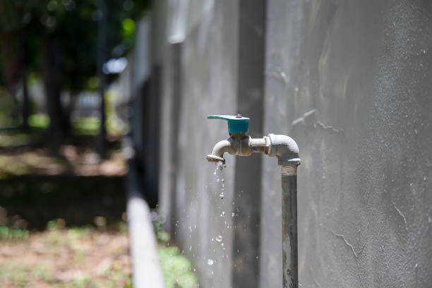 istock Old faucet outside the house dripping 1689979318