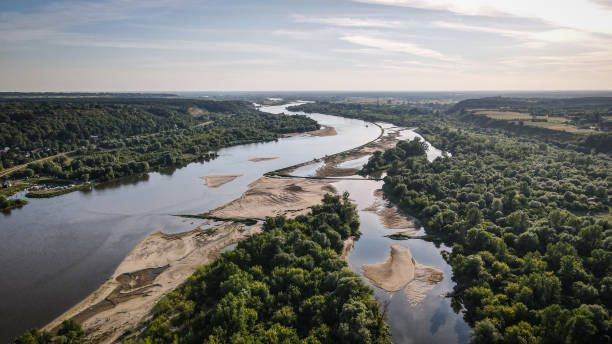 la veduta aerea di kazimierz dolny in polonia - fiume vistola foto e immagini stock