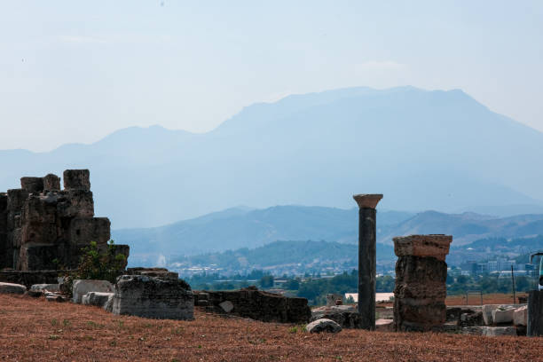 white marble columns of ancient city of laodicea - mythology marble close up architecture imagens e fotografias de stock