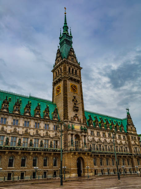istock Hamburg City Hall 1690972246