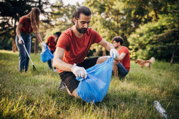 istock Volunteer cleaning nature 1691361744