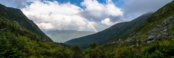 ущелье такерман ранняя осень цвета - tuckerman ravine стоковые фото и изображения