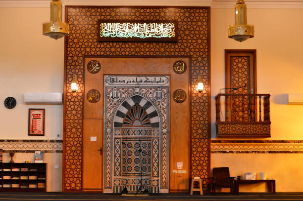 the interior of a grand large mosque in cairo, a new mosque masjid for the islamic five prayers of the day, the place for worship and prayers for muslims - cairo mosque koran islam imagens e fotografias de stock