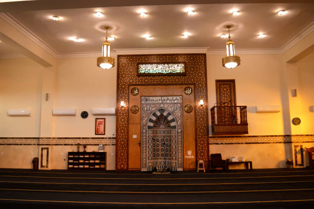 the interior of a grand large mosque in cairo, a new mosque masjid for the islamic five prayers of the day, the place for worship and prayers for muslims - cairo mosque koran islam imagens e fotografias de stock