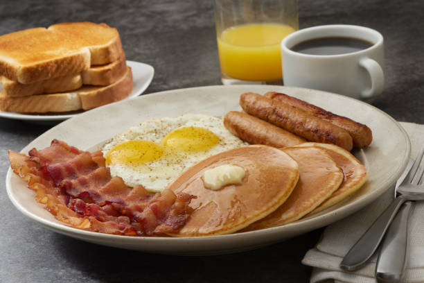 grand slam breakfast with pancakes, bacon, eggs, and toast - pequeno almoço imagens e fotografias de stock