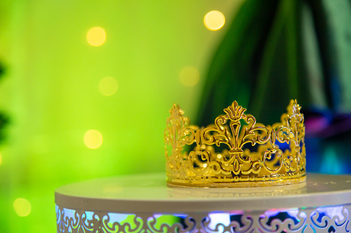 Decoration with gold crown and green background
