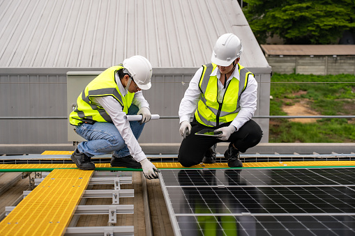 Engineer Maintenance Solar Panel Engineering Service And Check Solar ...