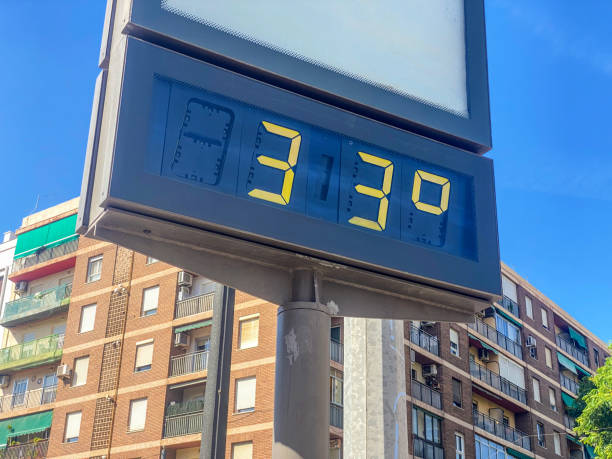 istock 33 degrees celsius in the city 1692419187