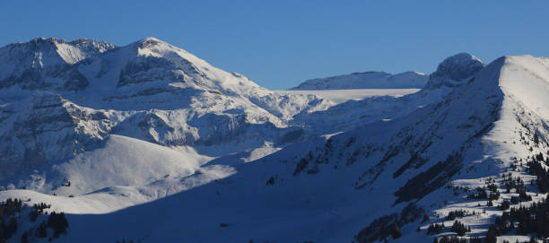 wildstrubel and glacier de la plain morte. high mountain and glacier in the bernese oberland in winter. - wildstrubel imagens e fotografias de stock