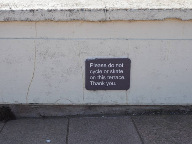 istock do not cycle or skate sign 1692663875