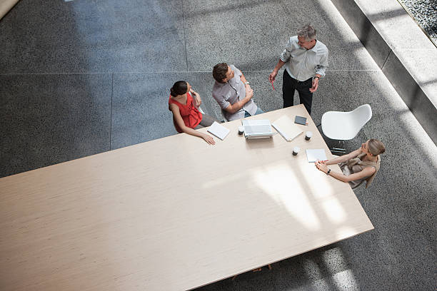 empresários em reunião em uma mesa de conferência - conference table business meeting business directly above - fotografias e filmes do acervo