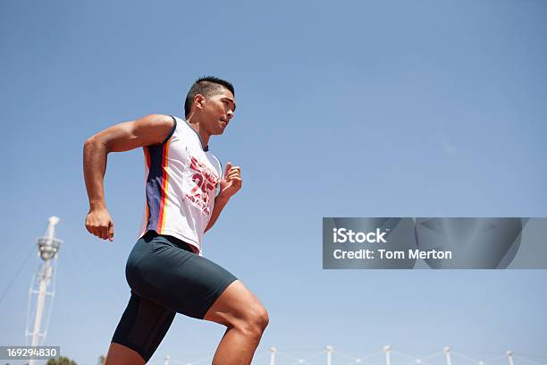 Runner In Corsa - Fotografie stock e altre immagini di Correre - Correre, Velocità, Vitalità