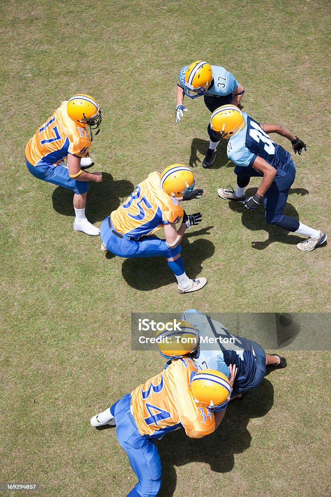 Футбол игроки, играющие в футбол - Стоковые фото Конфликт роялти-фри