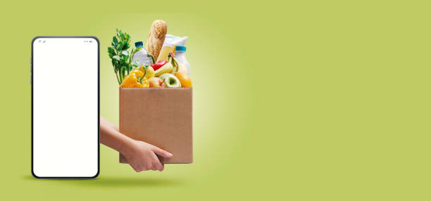 istock Online grocery and delivery service 1693322178
