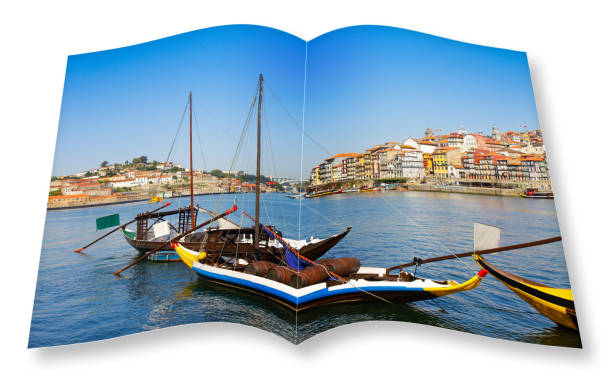 bateaux en bois typiquement portugais, appelés barcos rabelos, utilisés dans le passé pour transporter le célèbre vin de porto (porto-porto-portugal-europe) - rendu 3d d’un livre photo ouvert - portugal port wine porto the douro photos et images de collection