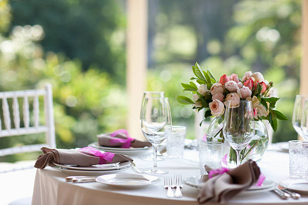 close up of centerpiece at wedding reception - pronkstuk stockfoto's en -beelden