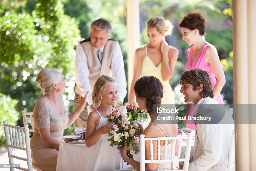 Famille célébrant de réception de mariage - Photo de Invité de mariage libre de droits