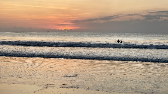 Zonsondergang bij het strand van jimbaran Bali