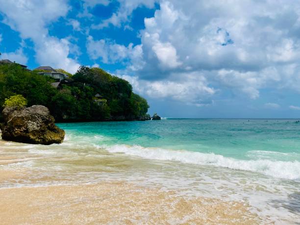 istock Pantai padang padang beach Bali Uluwatu 1694223230
