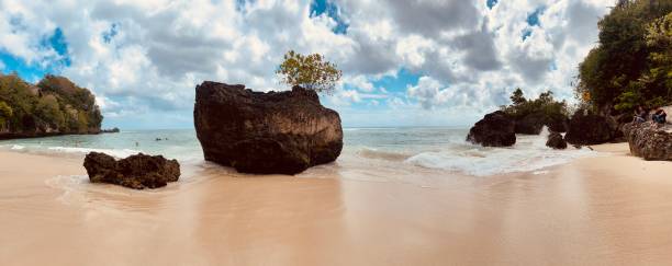 istock Pantai padang padang beach Bali Uluwatu 1694224315