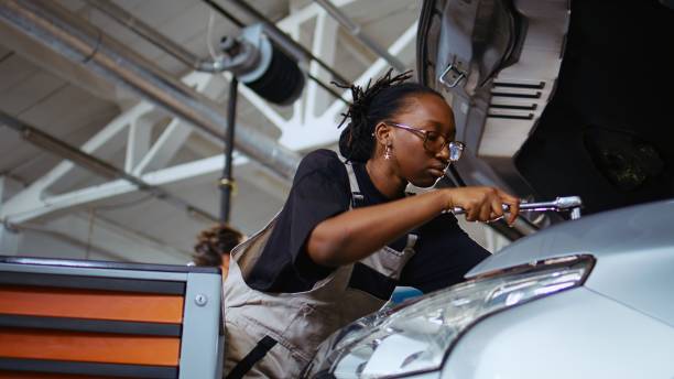 istock Repairman tightens car screws 1694242377