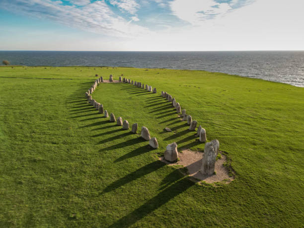 Vikings ancient signal The archeologists believe that the ancient Alex Stenar stones are in the shape of a ship because were used as a nautical signal for the viking ships - Sweden ales stenar stock pictures, royalty-free photos & images