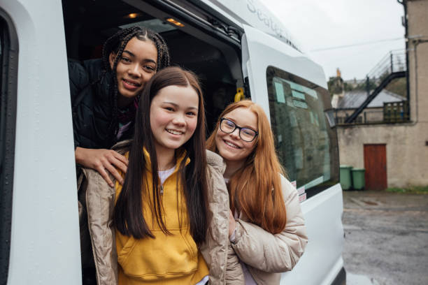 istock Field Trip With Friends 1695132364