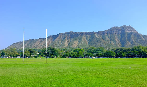 럭비 필드 및 산 전망 - rugby field 뉴스 사진 이미지