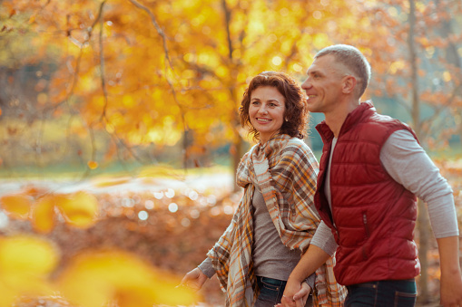 Hello autumn. smiling modern couple in the park walking.