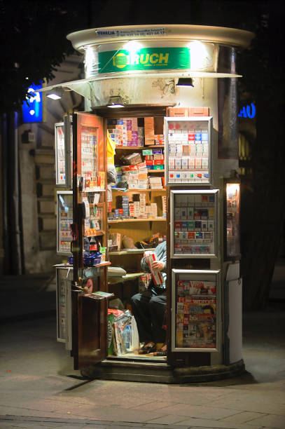 Vendor at nighttime Vendor at nighttime news stand stock pictures, royalty-free photos & images