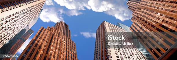 Wolkenkratzer In New York Stockfoto und mehr Bilder von Aufnahme von unten - Aufnahme von unten, Panorama, Stadt