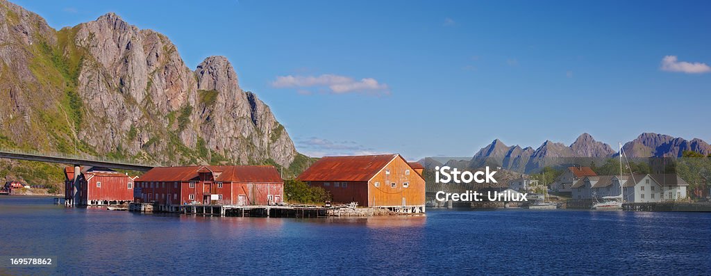 Ein Foto von Harbor Häuser in Svovlvaer, Lofoten, Norwegen - Lizenzfrei Abenddämmerung Stock-Foto