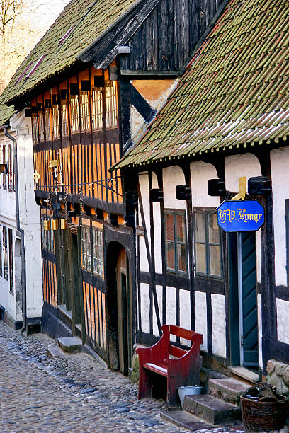 foto der alten dänischen stadt (altstadt von aarhus city) - mannered stock-fotos und bilder