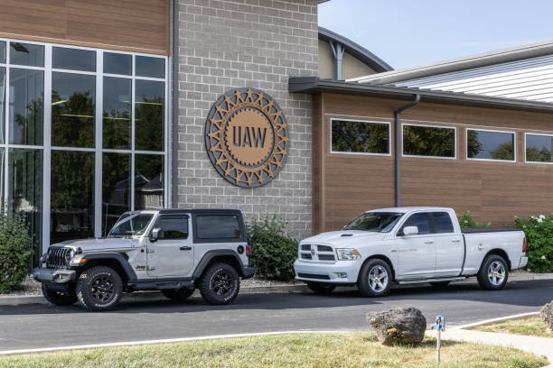 uaw местный. united auto workers - это профсоюз, представляющий местных рабочих stellantis, chrysler, ram, dodge и jeep. - uaw стоковые фото и изображения