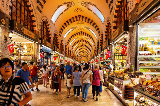 view of the spice bazaar (egyptian bazaar) in istanbul. is one of the largest bazaars in the city. located in the eminonu quarter of the fatih district. - covered bazaar imagens e fotografias de stock
