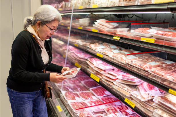 istock Senior Shopping at Grocery Store 1696426617