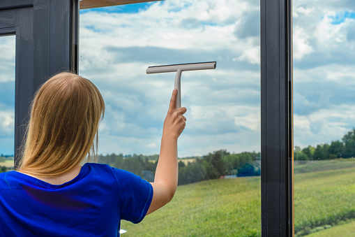 washing windows at home