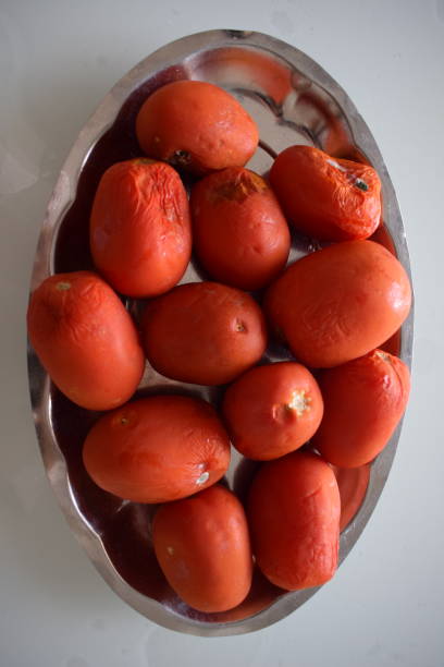 tomaten fangen an zu faulen - evolution progress unripe tomato stock-fotos und bilder