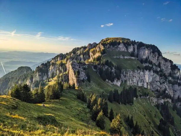 Ridge hike between Fronalpstock Leiststock and Nüenchamm. Mountain experience in the Glarus Alps. Wanderlust with a view of the Mürtschenstock. Beautiful evening atmosphere with sunset. High quality.