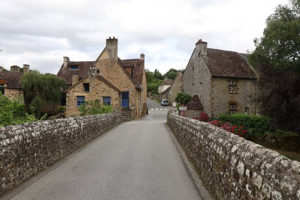 istock Saint Ceneri le Gerei - Old stone bridge 1696836194