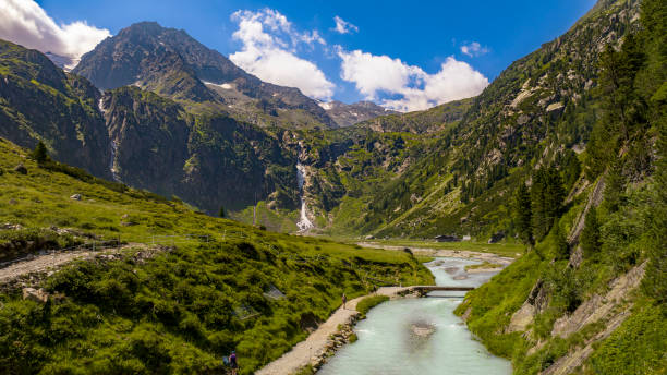 vista aérea dos alpes de stubai, vale de sulzenau, tirol - european alps mountain glacier austria - fotografias e filmes do acervo