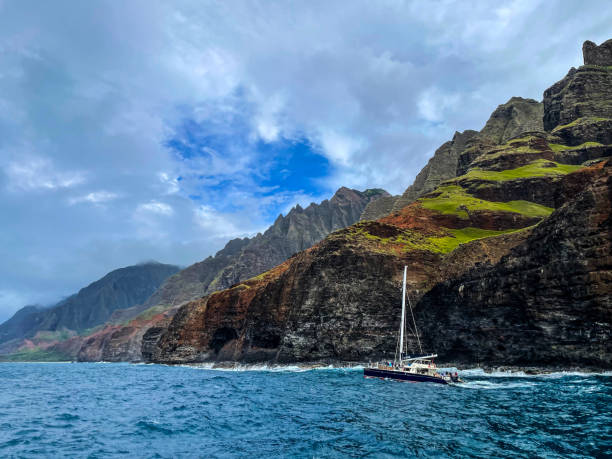 istock Sailboat on the Napali Coast 1697148291