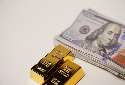 Dolar, Bitcoin, Gold