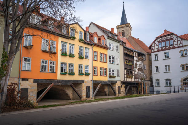 ponti di rathausbrucke e kramerbrucke - erfurt, germania - krämerbrücke foto e immagini stock