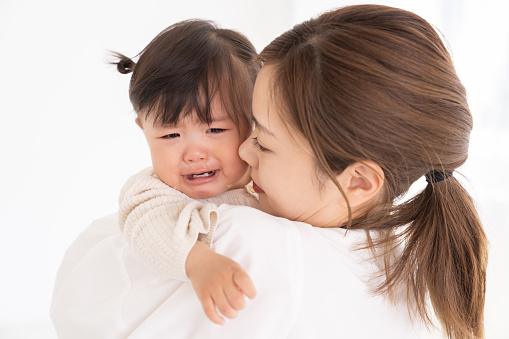 portrait of asian mam and daughter, cry