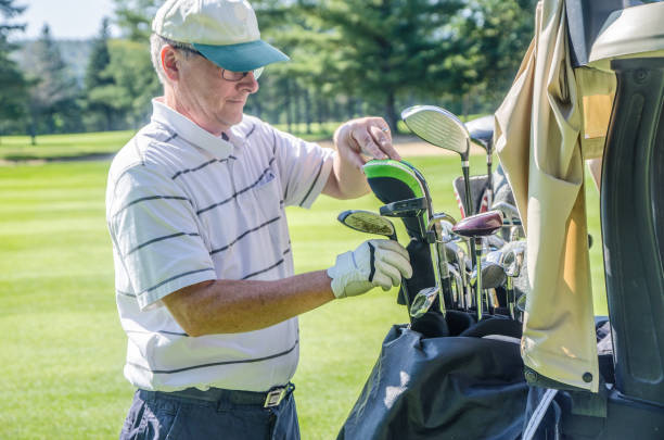 istock Mature man golfer picking golf club 1697977548